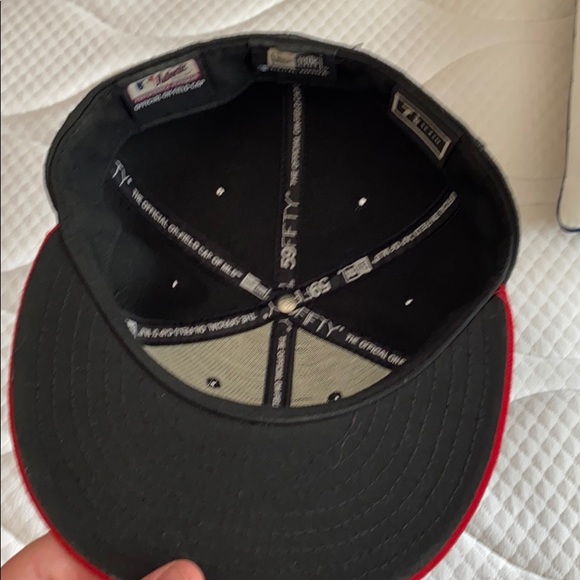 Cincinnati Reds Baseball Hat. - Picture 3 of 3